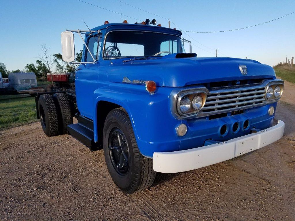 Reliable hauler 1959 Ford F 800 Super DUTY vintage truck