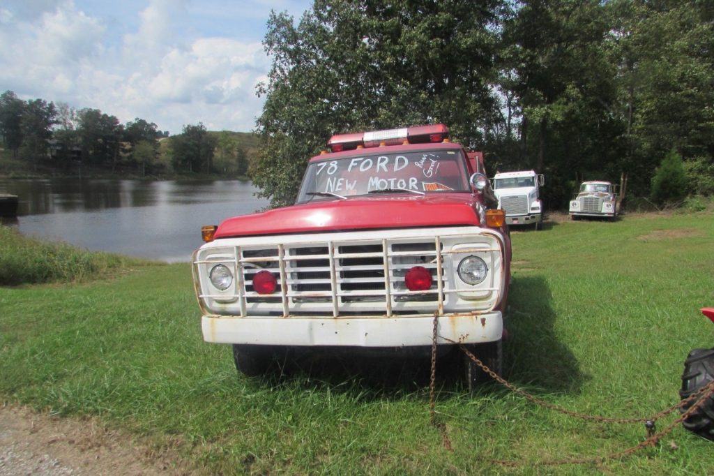 solid 1978 Ford F700 fire truck vintage