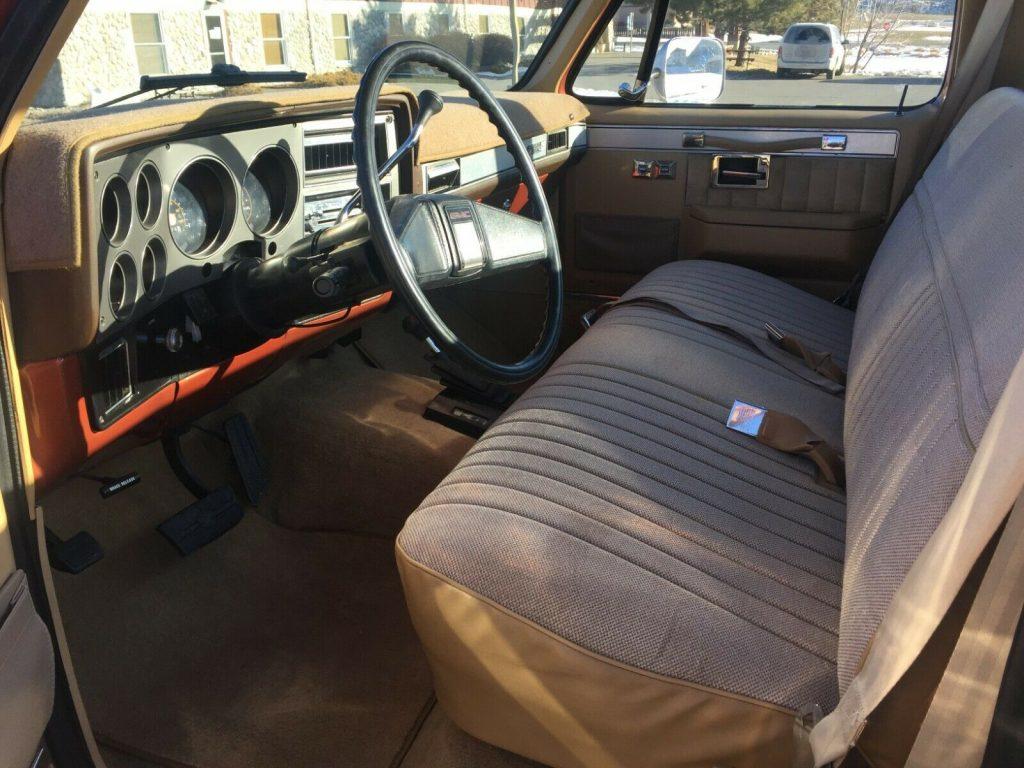 fuel injected 1987 Chevrolet C/K Pickup 1500 Sierra classic pickup