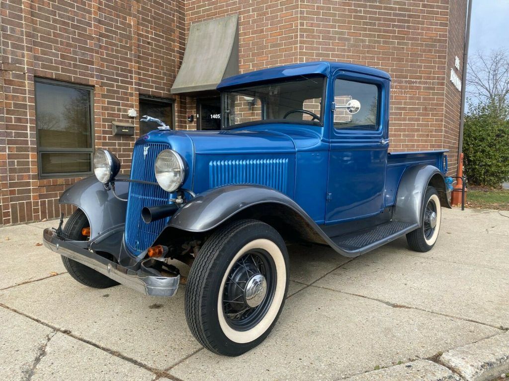 1934 Ford Pickup V8 vintage [nice patina from regular use]